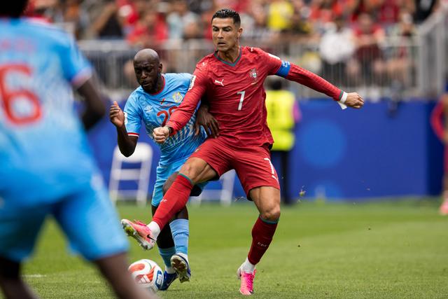 «Se Ronaldo for titular, o meio-campo tem de mexer»