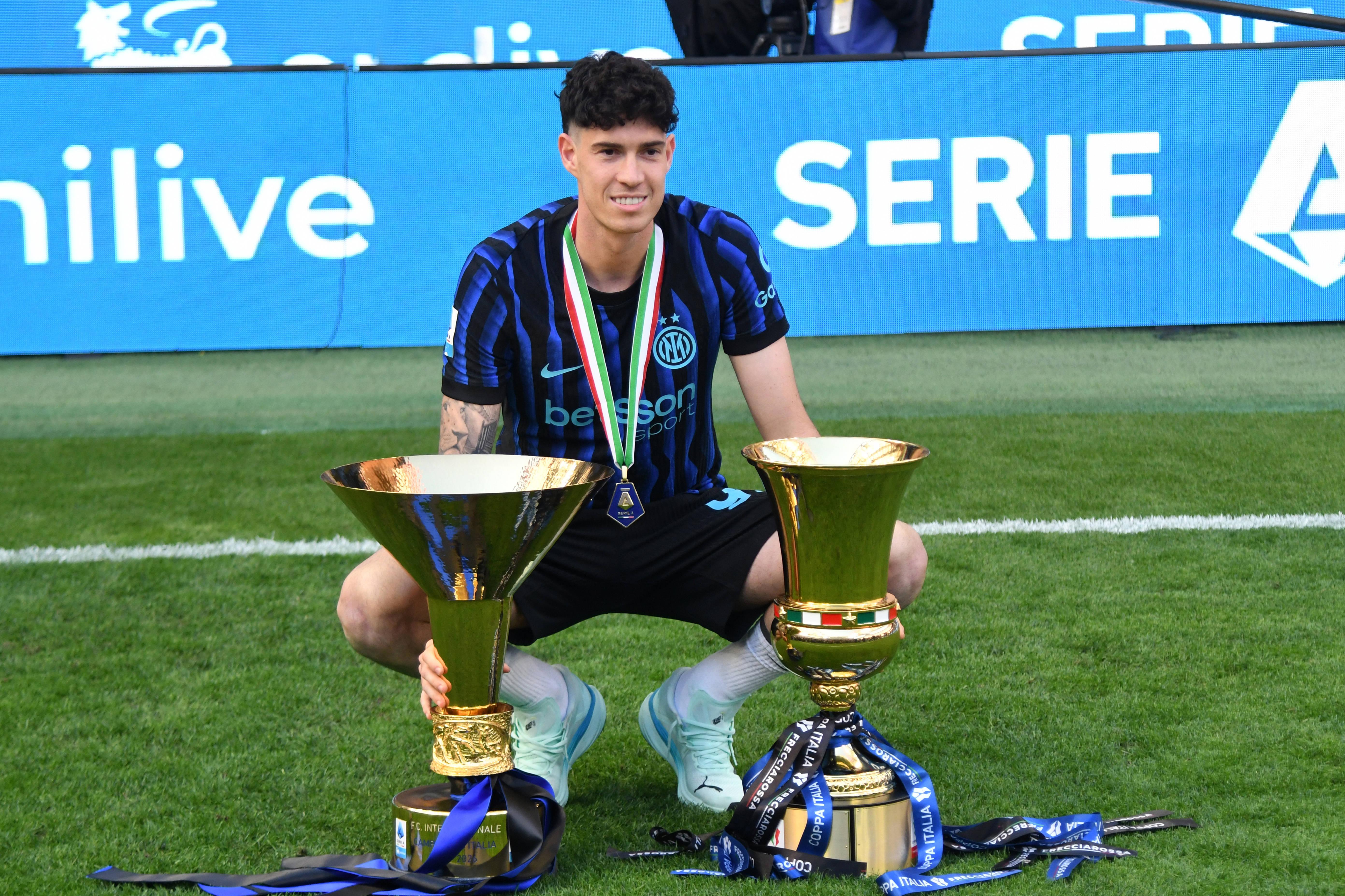 Bastoni foi campeão italiano e venceu a Taça de Itália pelo Inter esta época