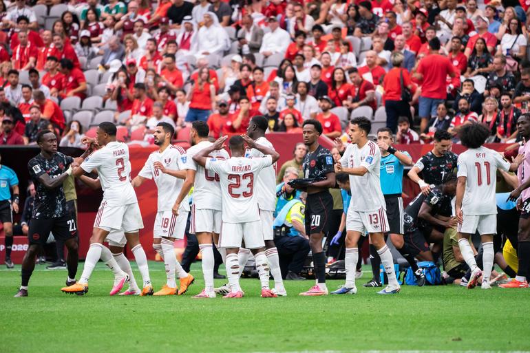 Lesão arrepiante de Ismael Koné deixou jogadores  das duas seleções chocados