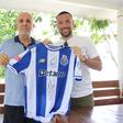 Farioli entregou camisola de Thiago Silva ao líder do Alanyaspor - Foto: Alanyaspor