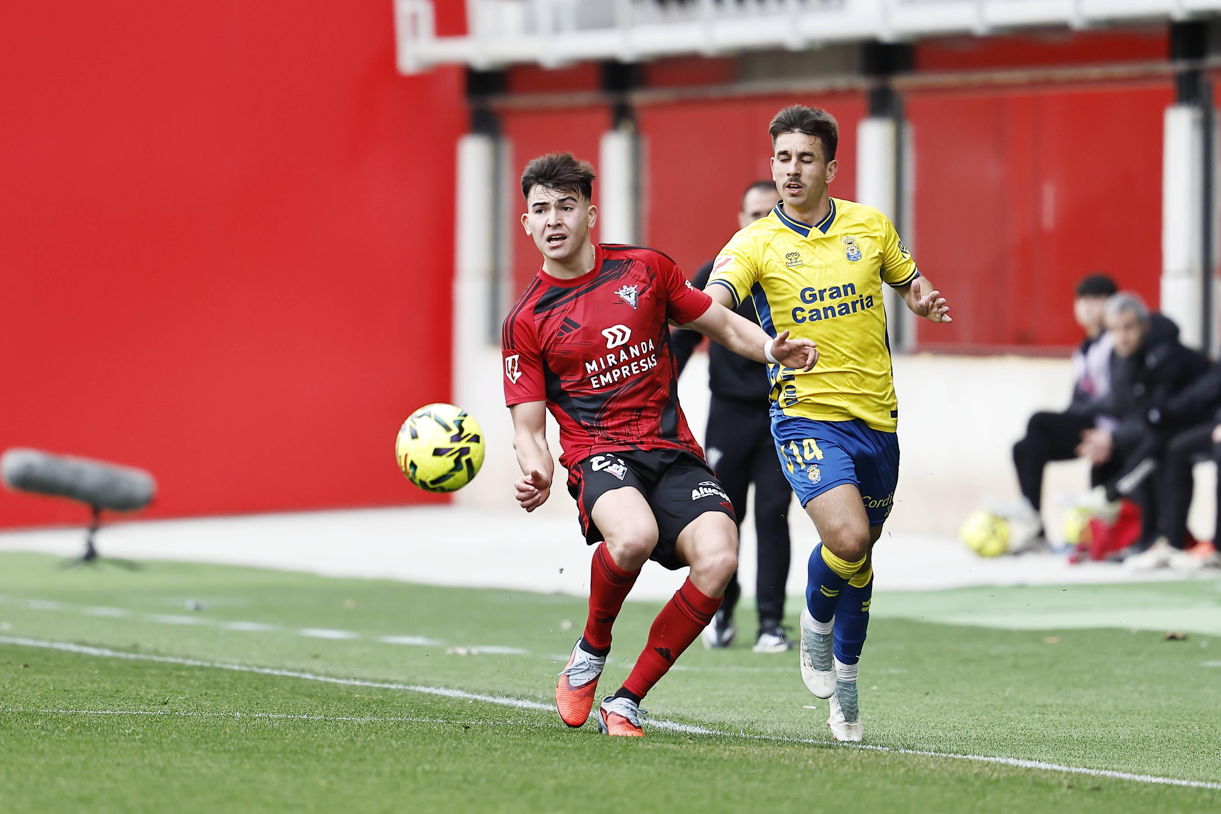Toni Tamarit esteve emprestado pelo Villarreal ao Mirandés, mas o seu futuro deve passar pelo Alverca