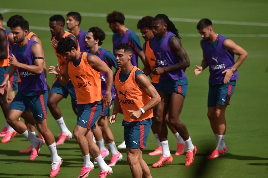 Cristiano Ronaldo no treino desta sexta-feira (MIGUEL NUNES)
