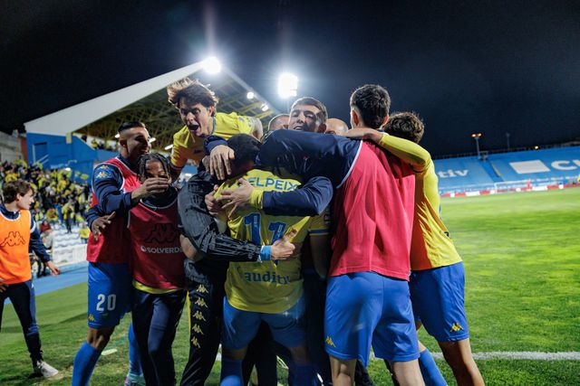 Estoril: novos equipamentos em estreia; teste com o Mafra este sábado