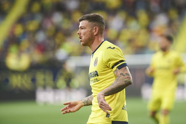 Oficial: Alberto Moreno reforça Como de Fàbregas