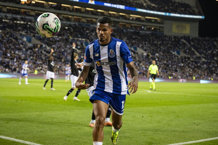 Wenderson Galeno foi venda bem recebida pelos cofres do FC Porto e elevou proveitos da SAD