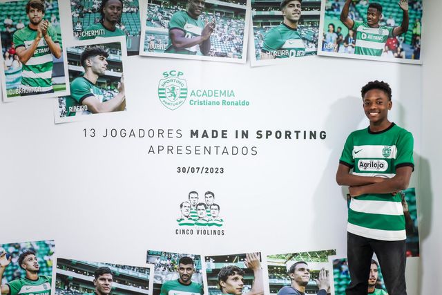 Sporting: Sandro Gamboa assina contrato de formação