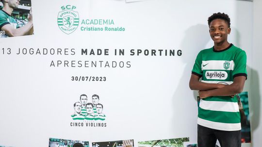 Sporting: Sandro Gamboa assina contrato de formação