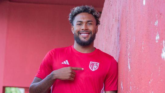 Oficial: Cristian Devenish reforça defesa do Aves SAD