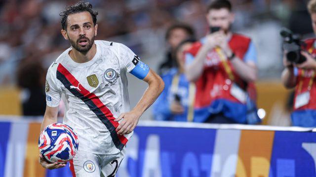 Bernardo Silva já usou a braçadeira de capitão no Mundial de Clubes, aqui diante do Al Hilal