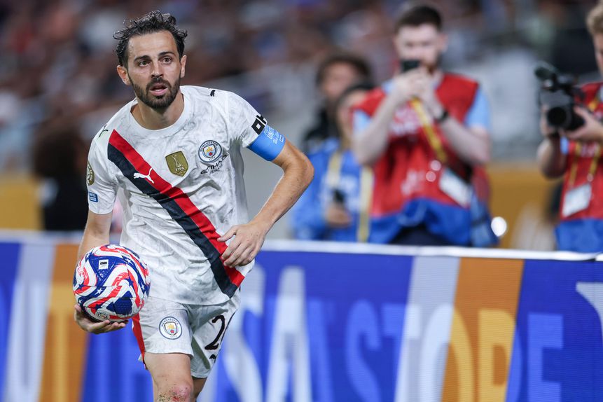 Bernardo Silva já usou a braçadeira de capitão no Mundial de Clubes, aqui diante do Al Hilal
