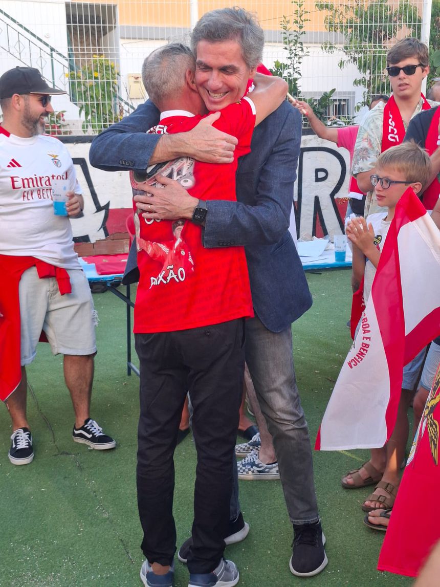 Noronha Lopes esteve com cerca de 150 benfiquistas em Quarteira