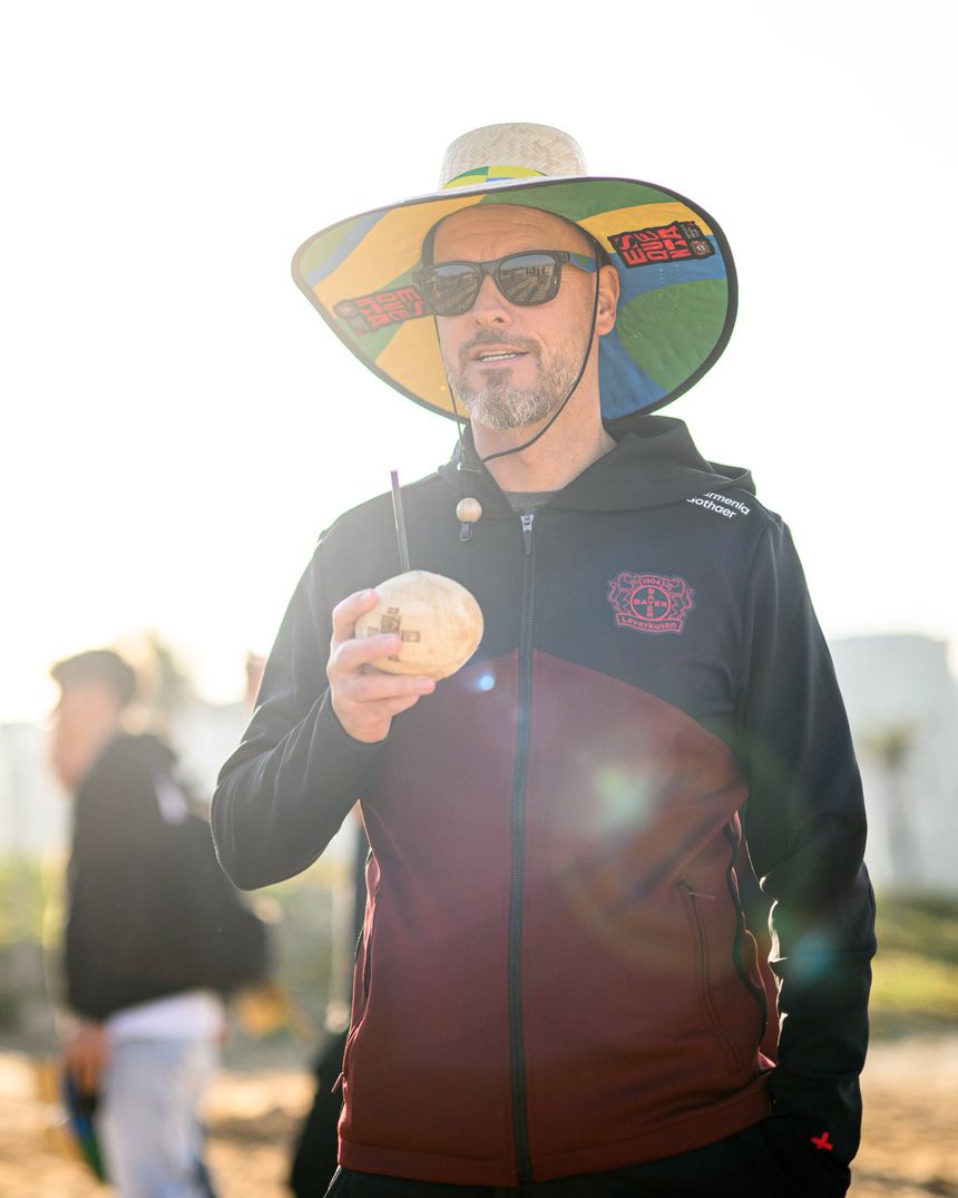 Ten Hag à chegada ao estágio no Brasil (X/Bayer)