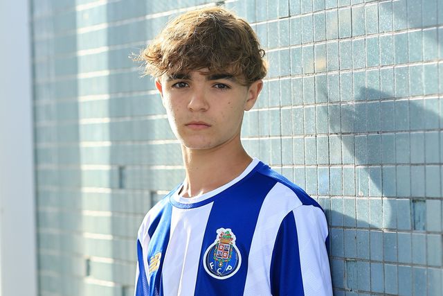FC Porto: promessa que é fã de Rodrigo Mora assina contrato de formação