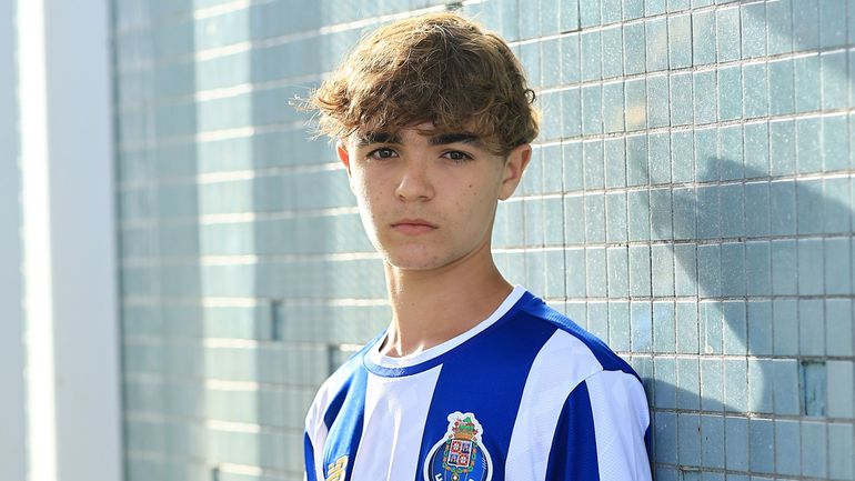 FC Porto: promessa que é fã de Rodrigo Mora assina contrato de formação