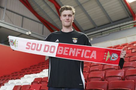«Arrisquei ao assinar pelo Benfica, mas tem sido um desastre»