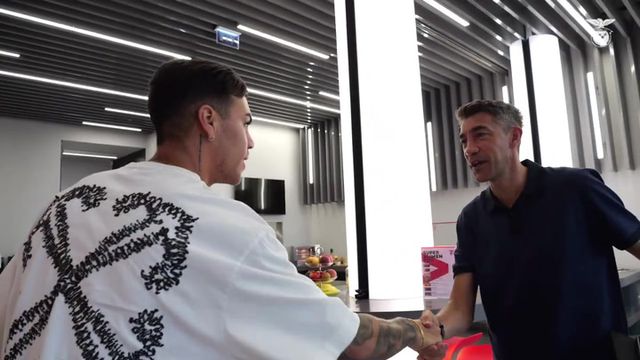 Enzo Barrenechea cumprimenta Bruno Lage no Seixal