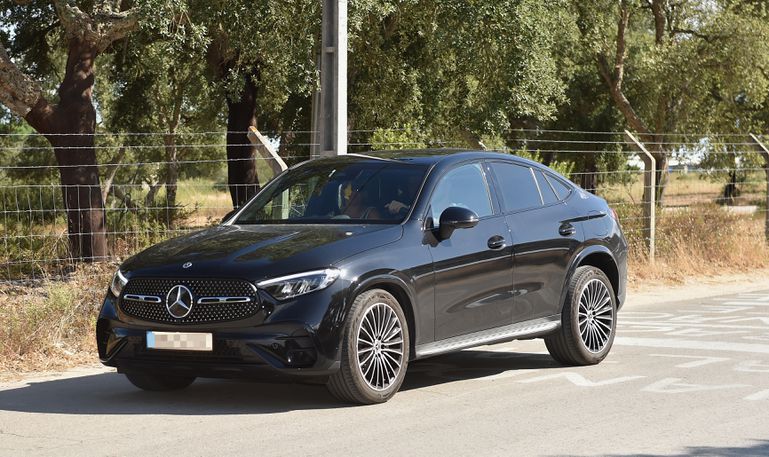 Carro de Zeno Debast, à entrada da Academia Cristiano Ronaldo do Sporting, em Alcochete. Sabado, 12 de Julho de 2025. (Miguel Nunes)