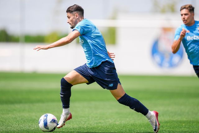 Borja Sainz radiante com nova etapa nos dragões (Foto: FC PORTO)