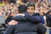 Paulo Fonseca a cumprimentar Ruben Amorim em Old Trafford