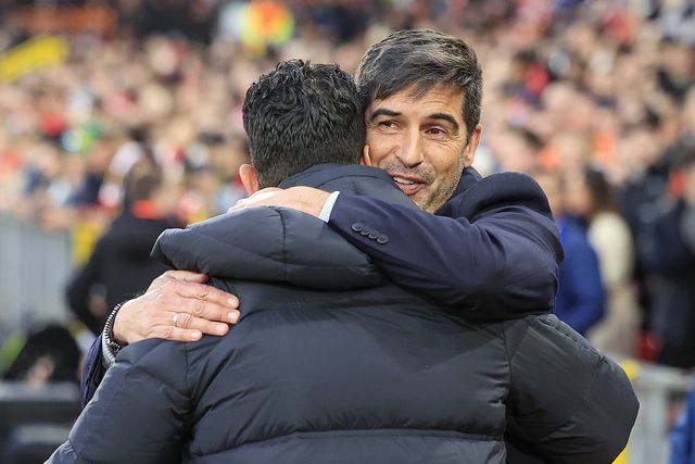 Paulo Fonseca a cumprimentar Ruben Amorim em Old Trafford