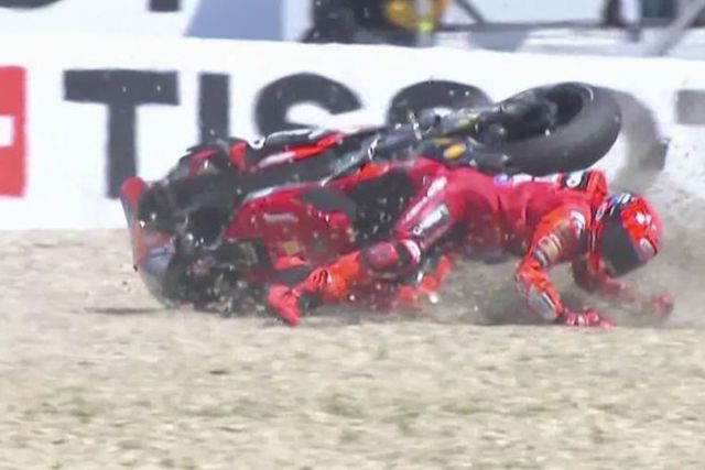 Queda de Márquez deixa Bagnaia na 'pole' na Chéquia