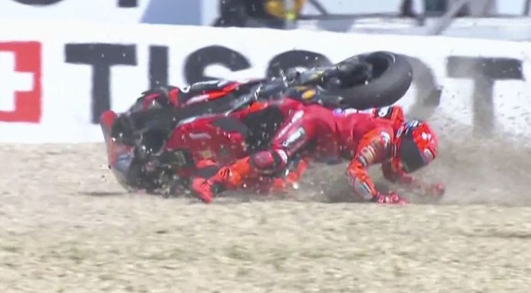 Queda de Márquez deixa Bagnaia na 'pole' na Chéquia