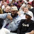 LeBron James com a mulher  Savanna e o agente Rich Paul       Fotografia Imago