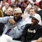 LeBron James com a mulher  Savanna e o agente Rich Paul       Fotografia Imago