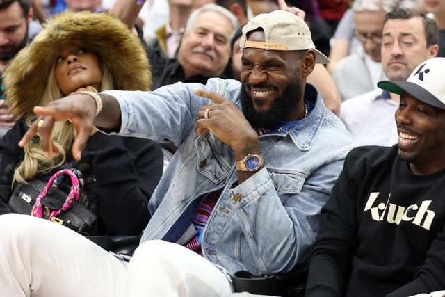 LeBron James com a mulher  Savanna e o agente Rich Paul       Fotografia Imago