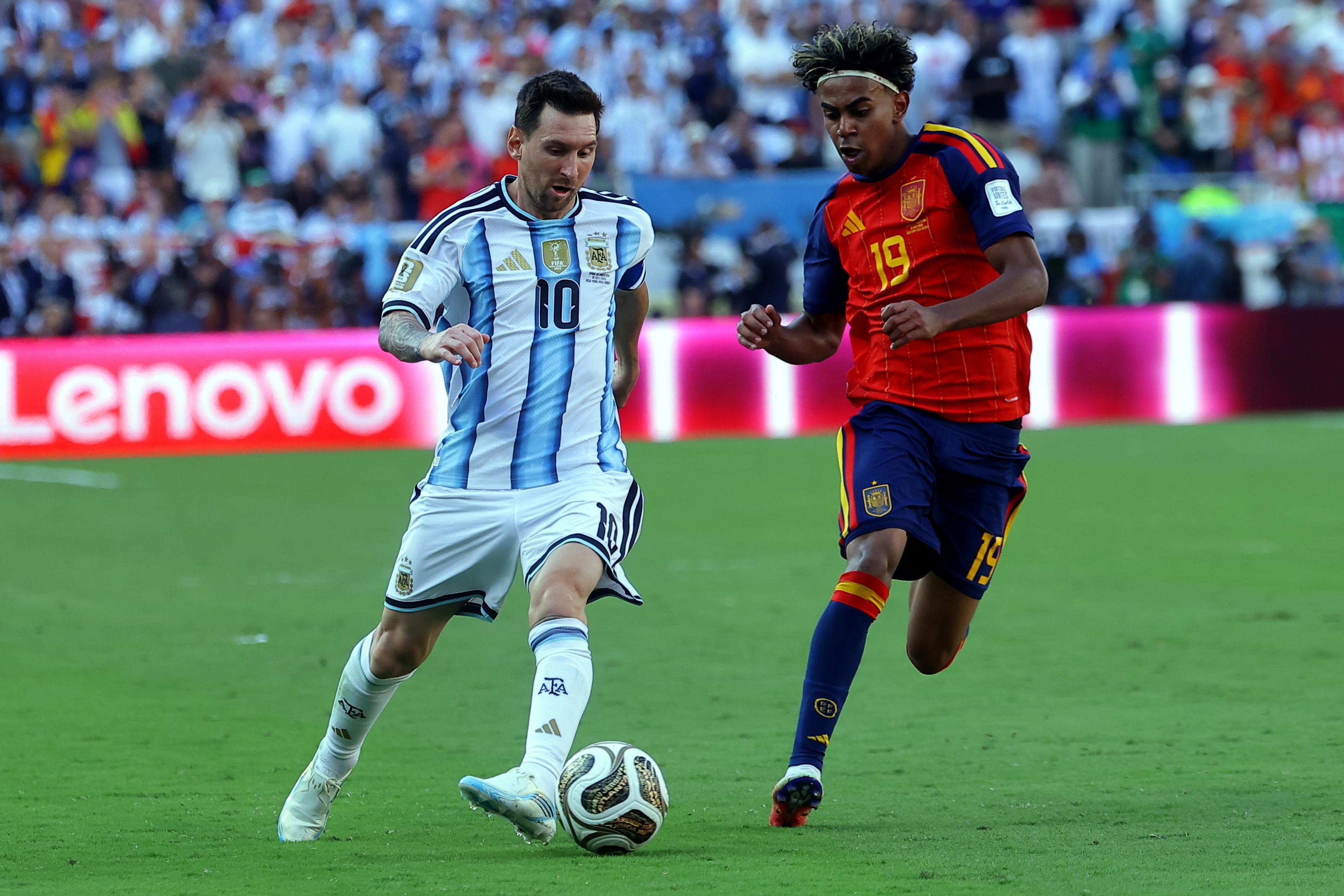 Messi e Yamal - Foto: IMAGO