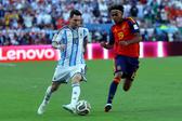 Messi e Yamal - Foto: IMAGO