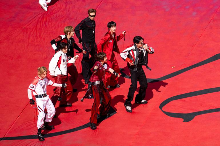 Seguiu-se a banda sul-coreana BTS...