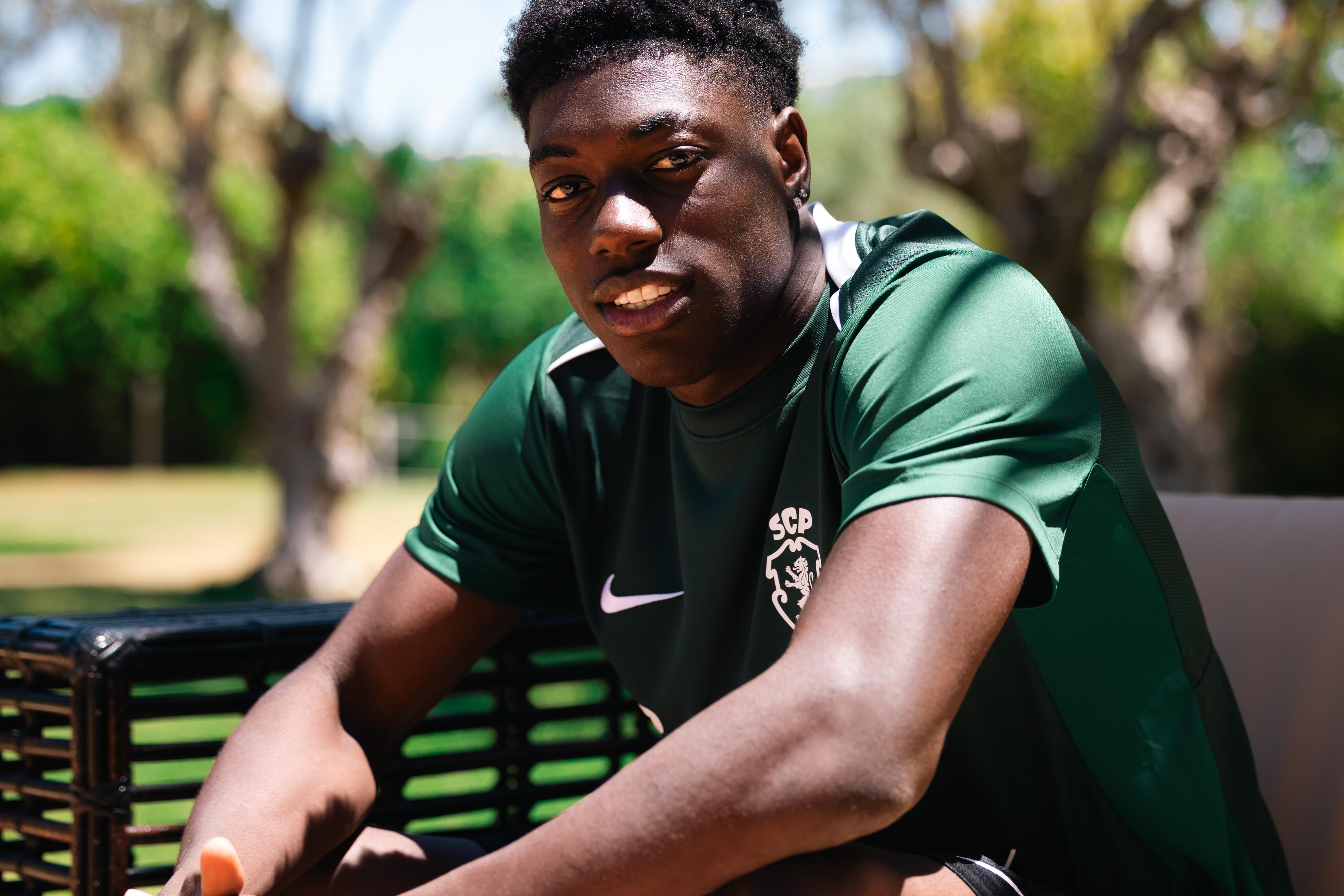 Doumbia sente que ainda pode evoluir muito mais de leão ao peito (Foto Sporting CP)