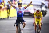 Remco Evenepoel leva a melhor face a Tadej Pogacar em Plateau de Solaison      Fotografia Imago