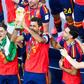 Capitão Rodri no momento em que Espanha recebeu o mais desejado dos troféus - FOTO IMAGO