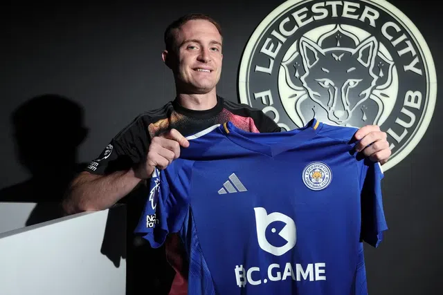 Leicester contrata médio ao Tottenham horas antes de se defrontarem