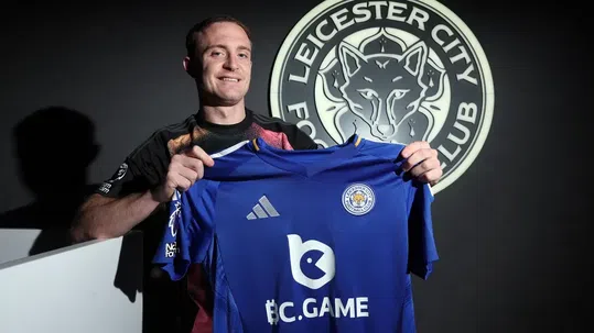 Leicester contrata médio ao Tottenham horas antes de se defrontarem