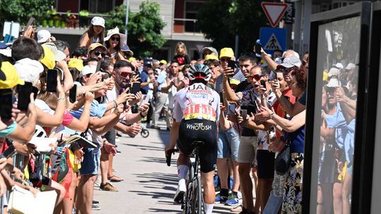 Vuelta em Portugal: o povo saiu à rua para mostrar e beber cultura desportiva