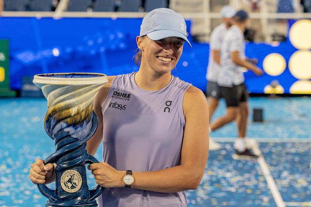 Iga Swiatek coroada em Cincinnati (IMAGO)