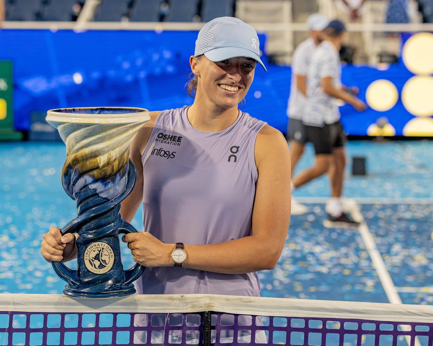 Iga Swiatek coroada em Cincinnati (IMAGO)