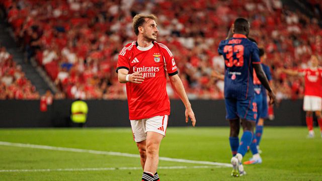 Kerem Akturkoglu em campo no jogo frente ao Nice, na 2ª mão da 3ª ronda eliminatória de qualificação da Liga dos Campeões, jogada no Estádio da Luz.