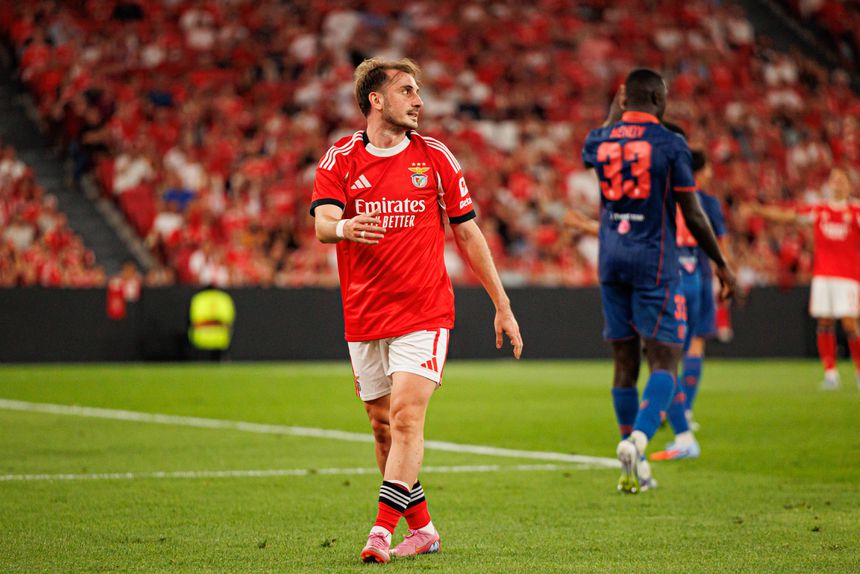 Kerem Akturkoglu em campo no jogo frente ao Nice, na 2ª mão da 3ª ronda eliminatória de qualificação da Liga dos Campeões, jogada no Estádio da Luz.