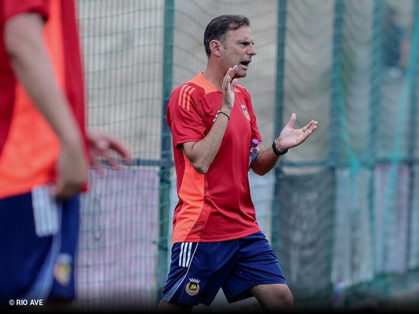 O treinador do Rio Aves, Sotiris Silaidopoulos - Foto: Rio Ave FC