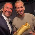 Luca Toni entregou a Bota de Ouro a Harry Kane, que esta época quer conquistar a Liga dos Campeões - FOTO BAYERN/FACEBOOK