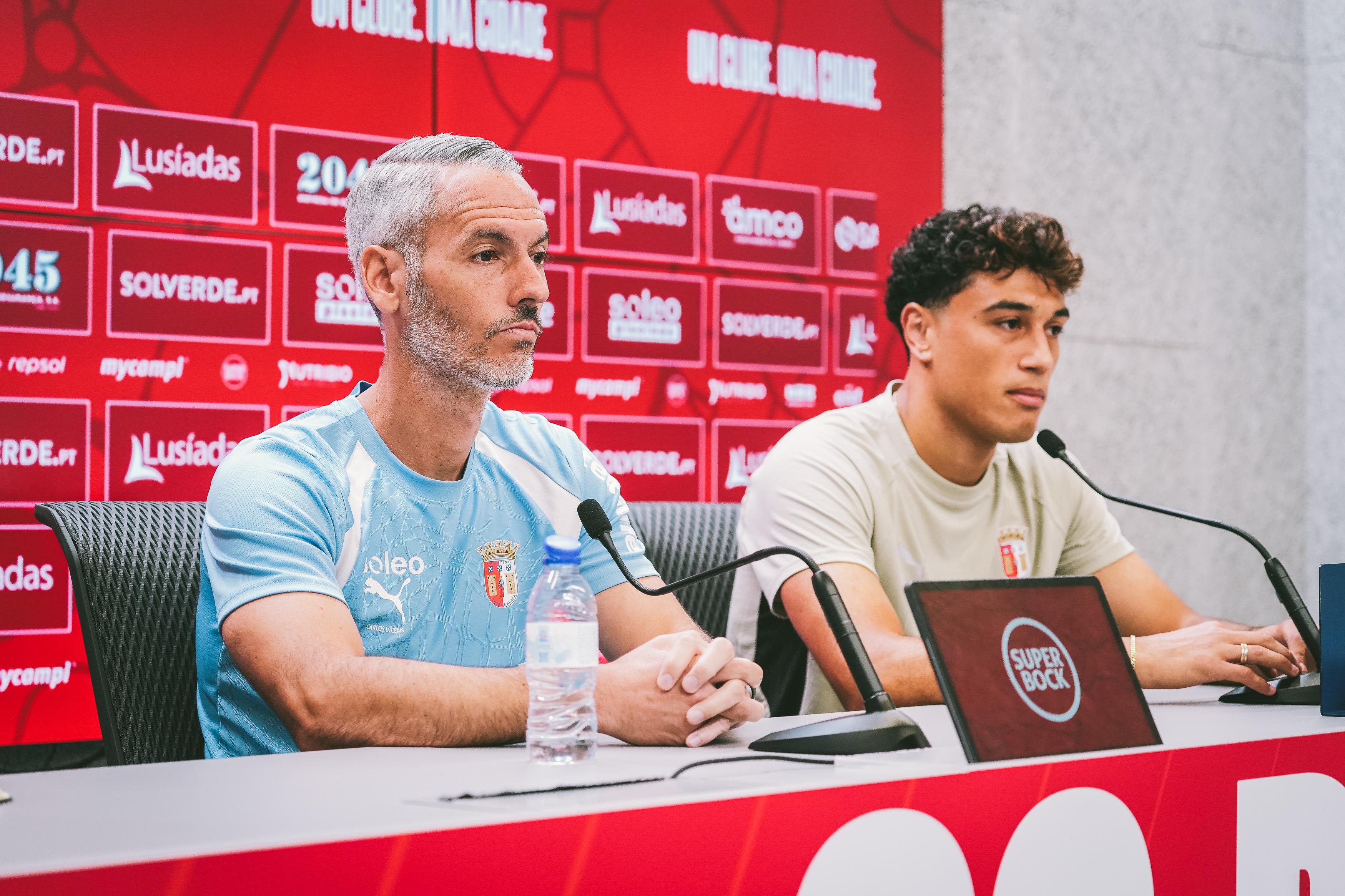 Carlos Vicens projetou o jogo da primeira mão do 'play-off' da UEFA Conference League, diante do Áustria Viena — Foto: SC Braga
