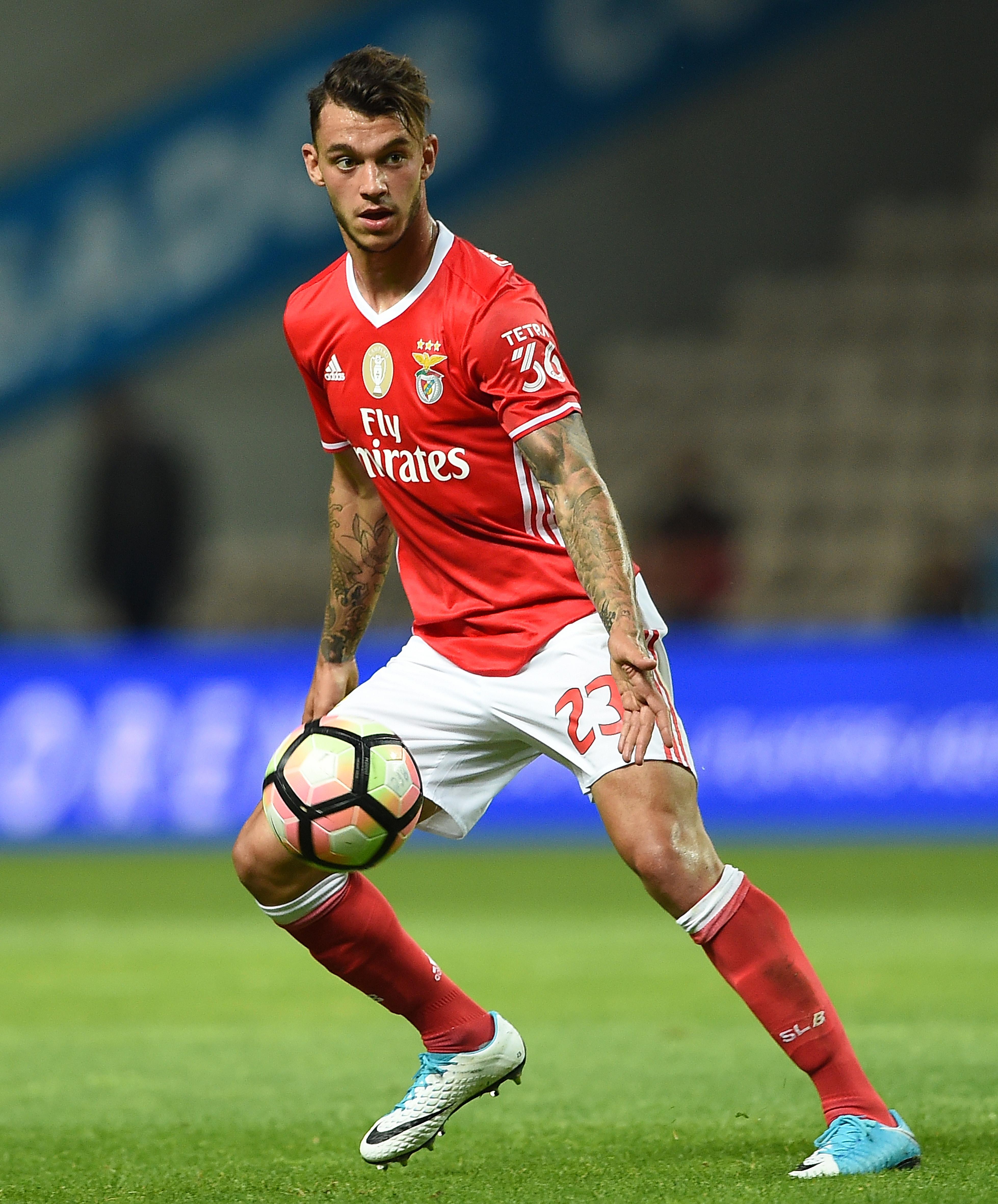 Formado no Benfica, Pedro Pereira voltou à Luz em janeiro de 2017, a troco de 2,6 milhões para a Sampdória. Fez apenas um jogo - o último do campeonato, para se tornar campeão - e andou depois de empréstimo em empréstimo - Foto: A BOLA