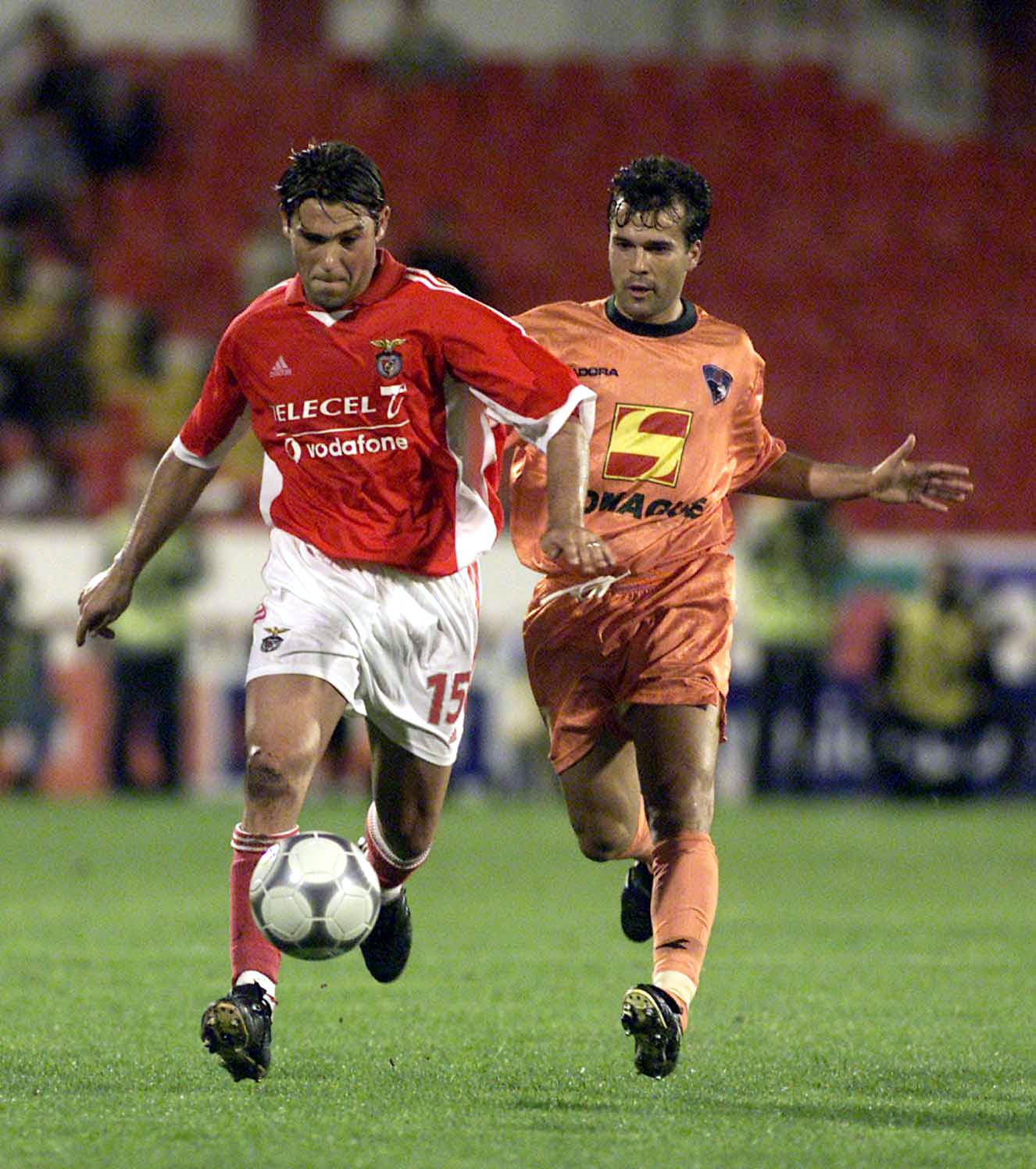 12 jogos e nenhumas saudades entre adeptos do Benfica é o legado deixado por Emanuele Pesaresi, defesa esquerdo que chegou por empréstimo da Lazio no verão de 2001 - Foto: A BOLA