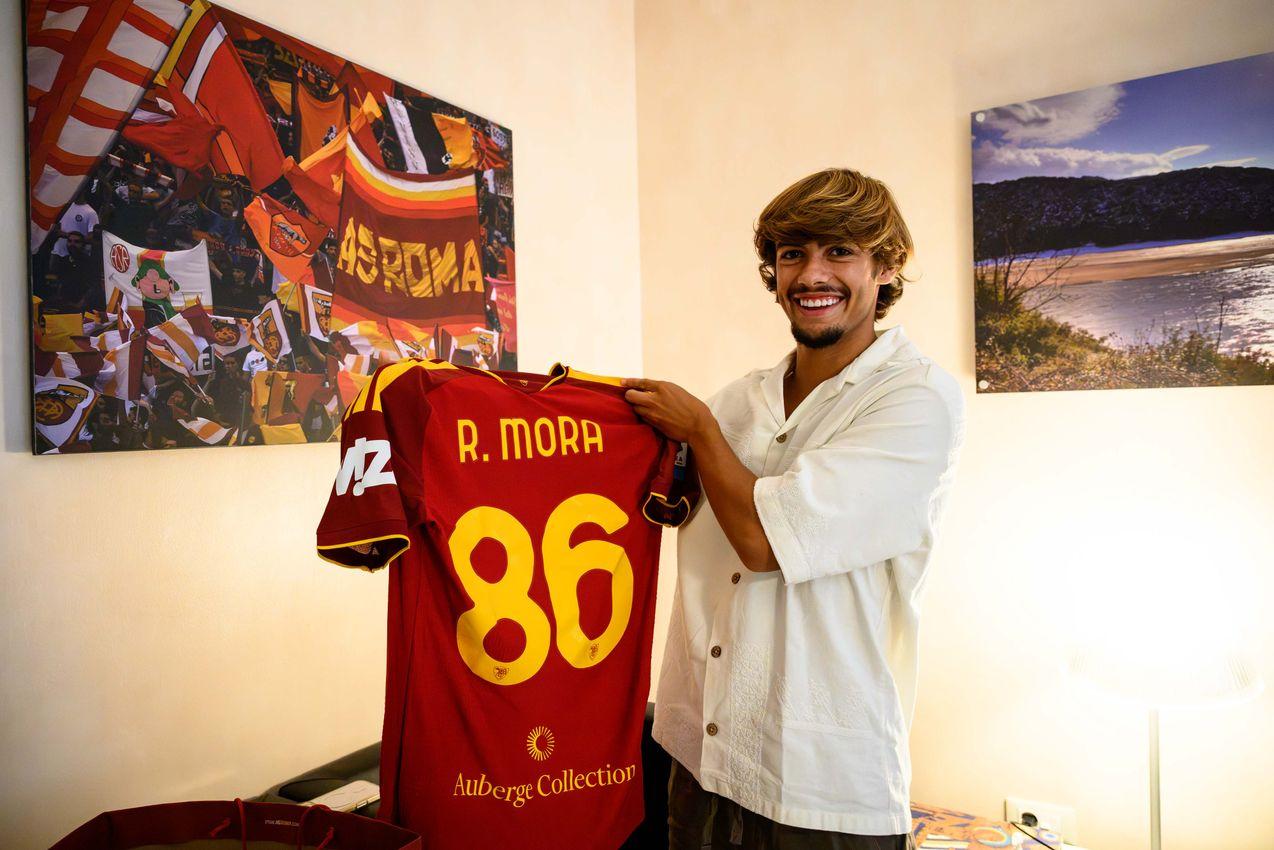 Rodrigo Mora vai continuar a usar o número 86 - Foto: AS ROMA