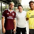 O treinador Unai Emery com oe reforços Ruggeri e Suzuki