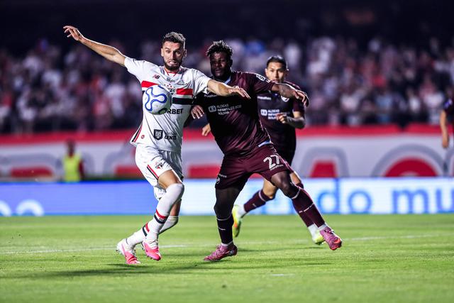 Domingos Duarte em ação pelo São Paulo